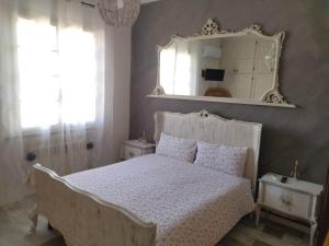 A bed or beds in a room at VILLA MOLINELLA