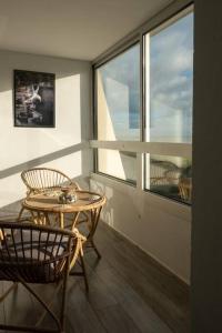 Balkón alebo terasa v ubytovaní Beau F2, vue sur mer, à deux pas de Courseulles.