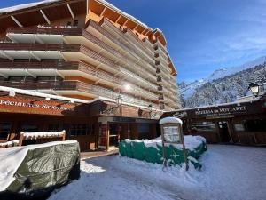 Zdjęcie z galerii obiektu Appartement spacieux rénové ski aux pieds, balcon, parking, Wi-Fi - FR-1-688-50 w Méribel