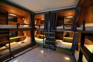 Postel nebo postele na pokoji v ubytování Bui Vien Street Hostel