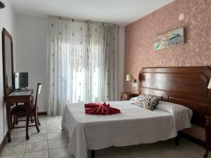 Postel nebo postele na pokoji v ubytování Hotel Al-Andalus