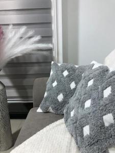 Fotografie z fotogalerie ubytování Departamento Los Canelos, a metros de Avenida Las Industrias- Incluye, NETFLIX DirecTV aire acondicionado, Internet v destinaci Los Ángeles + 29 fotografií