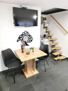 TV a/nebo společenská místnost v ubytování R.I.Š.-Rest in Šiška Duplex