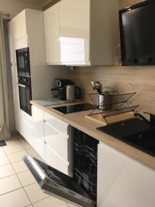 Kuchyňa alebo kuchynka v ubytovaní Vue mer sur la côte d'opale, studio la naturelle pour 4 personnes , WIMEREUX