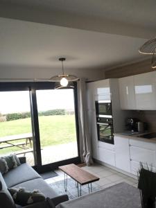 Kuchyňa alebo kuchynka v ubytovaní Vue mer sur la côte d'opale, studio la naturelle pour 4 personnes , WIMEREUX