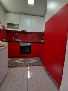 Η κουζίνα ή μικρή κουζίνα στο Lari and Klo Apartments