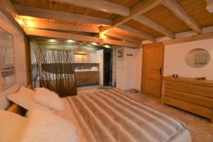 Posteľ alebo postele v izbe v ubytovaní Chalet le Vertical - Chalet5*, sauna, jacuzzi, billard, balnéo, massage, pistes à 150 m