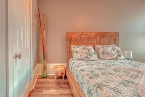 a bedroom with a bed with a wooden headboard at Riverfront Bali in the Burg near Hershey in Harrisburg