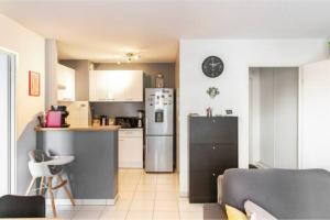 Kuchyňa alebo kuchynka v ubytovaní Appartement T2 40 m2 - Tout équipé et calme