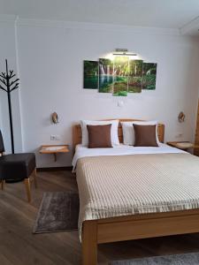 Postel nebo postele na pokoji v ubytování Lake House