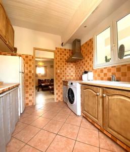 Kuchyňa alebo kuchynka v ubytovaní Maison de village en granite