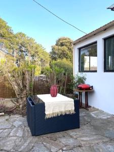 Vonkajšia záhrada v ubytovaní Maison de village en granite