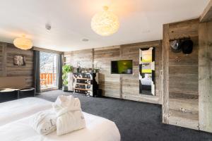 Ένα ή περισσότερα κρεβάτια σε δωμάτιο στο Hotel Farinet