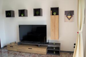 a living room with a flat screen tv on a wall at Casa Fiume in Mantova