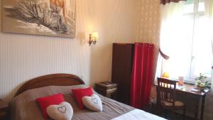 Postel nebo postele na pokoji v ubytování Hotel Le Clos du Montvinage