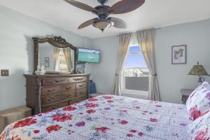 A bed or beds in a room at Beach Front 18th Flr, Best Ocean View, New Upgrades