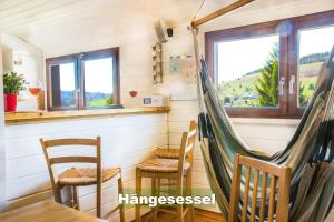 Fotografie z fotogalerie ubytování Wohlfühl-Ferienwohnung 80 qm, 8 Personen, Aussicht & Heimkino v destinaci Todtnau + 26 fotografií