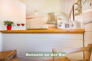 Fotografie z fotogalerie ubytování Wohlfühl-Ferienwohnung 80 qm, 8 Personen, Aussicht & Heimkino v destinaci Todtnau