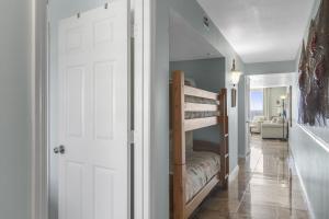 A bed or beds in a room at Beach Front 18th Flr, Best Ocean View, New Upgrades