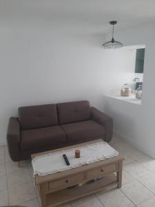 Część wypoczynkowa w obiekcie Au petit chai de Dolus