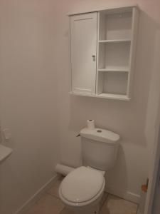 Łazienka w obiekcie Au petit chai de Dolus