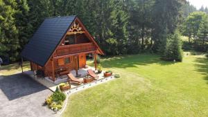 an overhead view of a log cabin in a yard at Perníková chalúpka in Lehotská