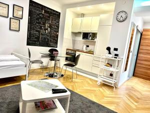 Kuchyň nebo kuchyňský kout v ubytování Apartments Mango Downtown