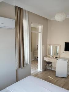 Μια τηλεόραση ή/και κέντρο ψυχαγωγίας στο REGA OTEL