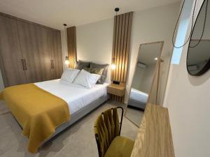 A bed or beds in a room at Piedra Luxury Apartments