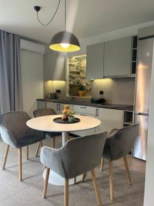 A kitchen or kitchenette at Piedra Luxury Apartments