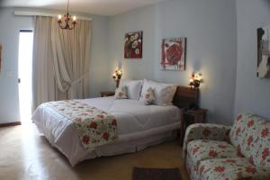 Tempat tidur dalam kamar di Pousada Villa dos Leais