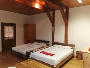 Voodi või voodid majutusasutuse Simple Studio 36m2 in the Center of Burgdorf private Parking SMALL BATHROOM toas