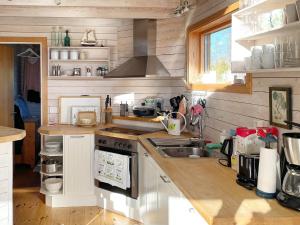 Dapur atau dapur kecil di Holiday home HAMMARÖ