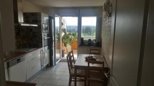 Fotografia z galérie ubytovania appartement 4pers ,3 étage dernier, duplex spacieux Clim, piscine ,parking privé fermer v destinácii Fréjus