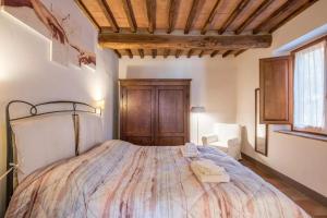 A bed or beds in a room at Agriturismo La Magione