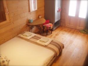 a bedroom with a bed and a table in it at Chalet Rum Doodle in Pralognan-la-Vanoise