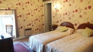 Postel nebo postele na pokoji v ubytování Hotel Le Clos du Montvinage