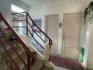 Fotografia z galérie ubytovania Maison de charme avec piscine en ville v Avignone