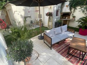 Fotografia z galérie ubytovania Maison de charme avec piscine en ville v Avignone