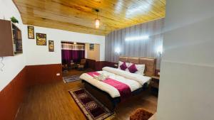 Fotografia z galérie ubytovania Hotel Hilltop At Mall Road Manali With Open Terrace v destinácii Manāli