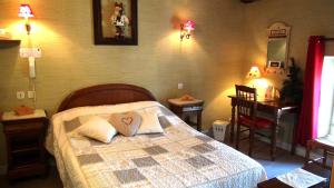 Postel nebo postele na pokoji v ubytování Hotel Le Clos du Montvinage
