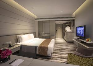 Ένα ή περισσότερα κρεβάτια σε δωμάτιο στο Carlton Hotel Singapore