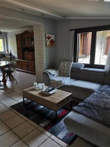 Posedenie v ubytovaní LE MACHAON , Gîte rural *** avec espace piscine privé + 14 fotografií