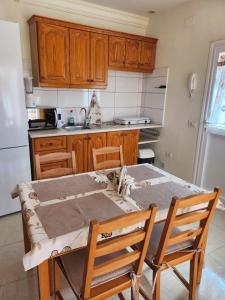 Kuchyň nebo kuchyňský kout v ubytování APARTAMENTO ÁTICO EN GÜÍMAR