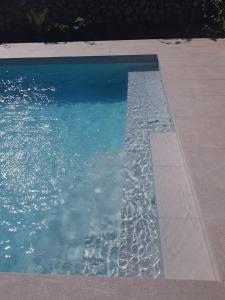 Bazén v ubytování Es Campet, charmante finca, Soller, Vue splendide, piscine, calme nebo v jeho okolí