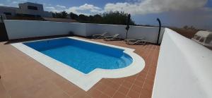 a swimming pool on the roof of a house at Villa Elisa in Villaverde