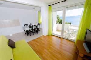 TV a/nebo společenská místnost v ubytování Ciovo view apartments