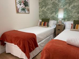 Posteľ alebo postele v izbe v ubytovaní Suite 208, Close to the beach, 2 bedroom,Golden Mile
