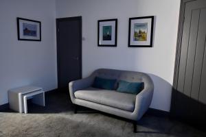 a living room with a couch and a table at Emerson - homely 3 bedroom sleeps 6 Free Parking & WiFi in Woodhorn