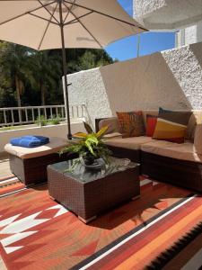 Posedenie v ubytovaní Suite 208, Close to the beach, 2 bedroom,Golden Mile
